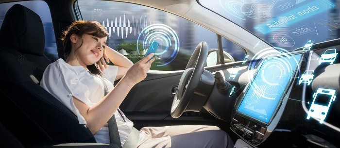 Autonomes-Fahren-Frau-shutterstock_653575417-700 Zeitalter der Informationen Ignoranz